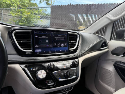 2021 Chrysler Pacifica Touring L