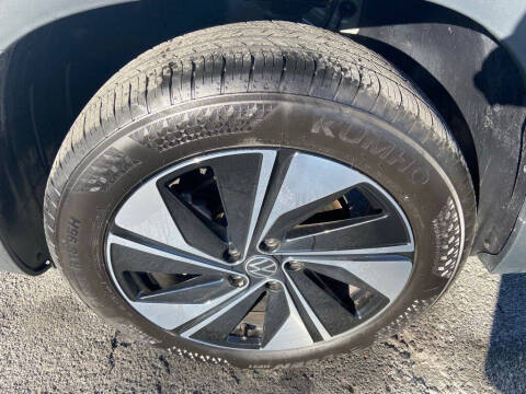 2025 Volkswagen Taos SE 4Motion