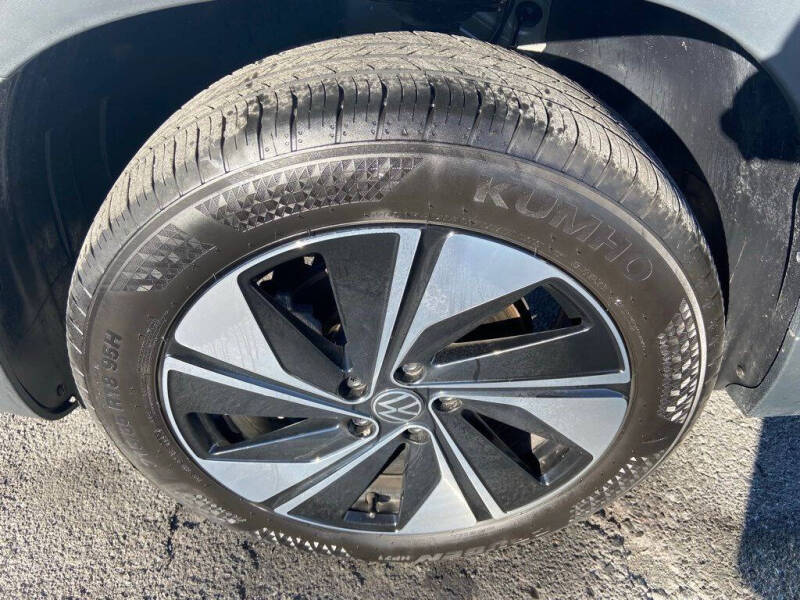 2025 Volkswagen Taos SE 4Motion