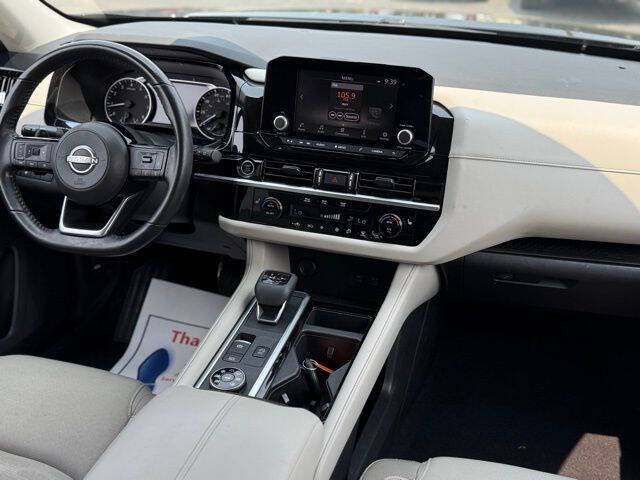 2022 Nissan Pathfinder SV