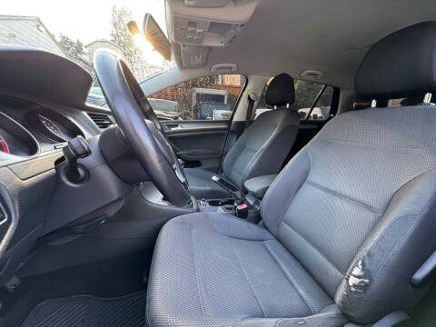 2016 Volkswagen Golf TSI S