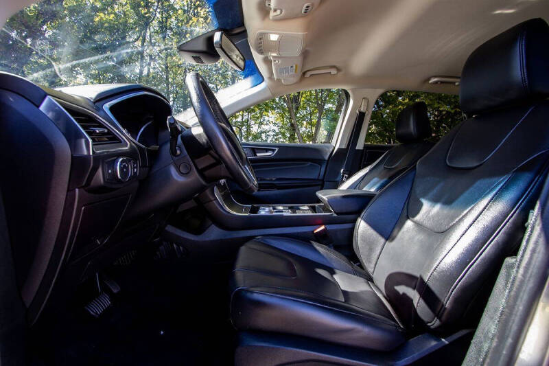 2020 Ford Edge Titanium