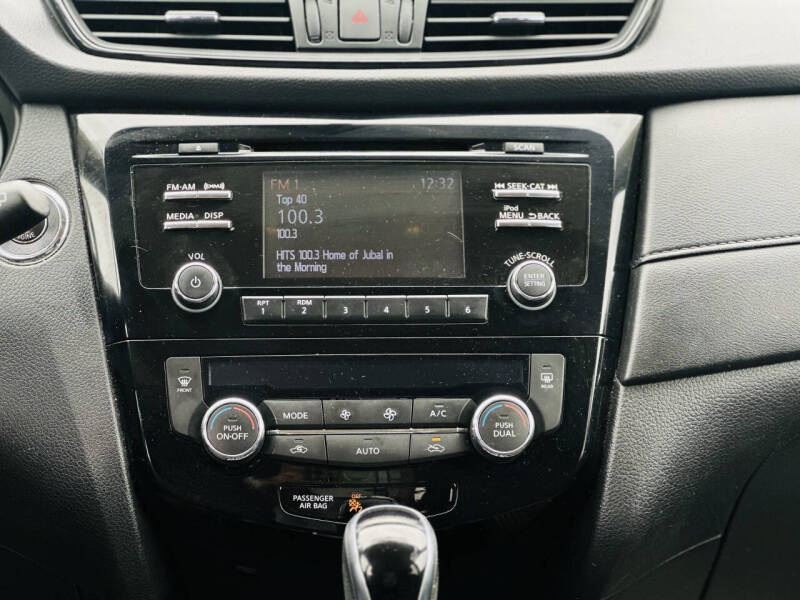 2017 Nissan Rogue SV