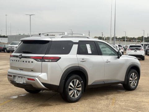 2025 Nissan Pathfinder SL