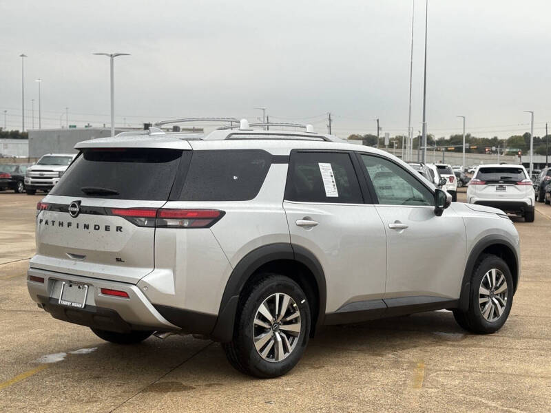 2025 Nissan Pathfinder SL
