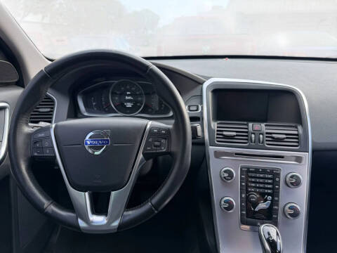 2017 Volvo XC60 T5 Dynamic
