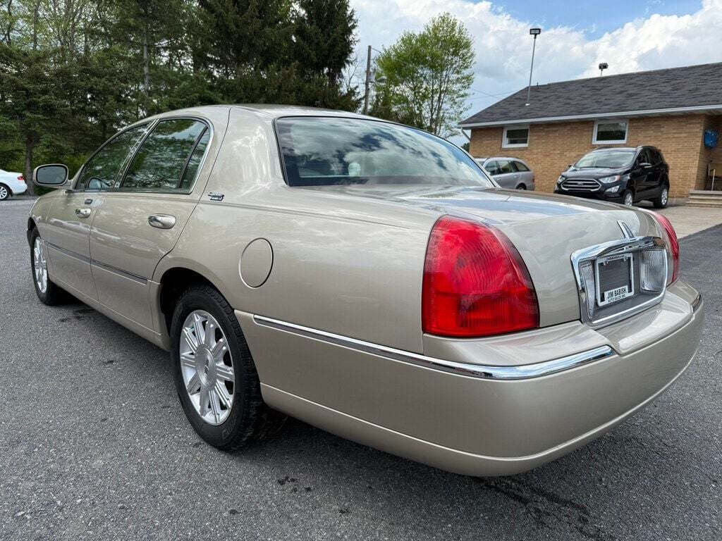 2010 Lincoln Town Car 5