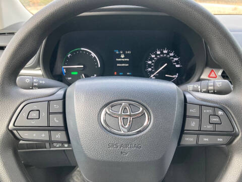 2024 Toyota Sienna LE 8-Passenger