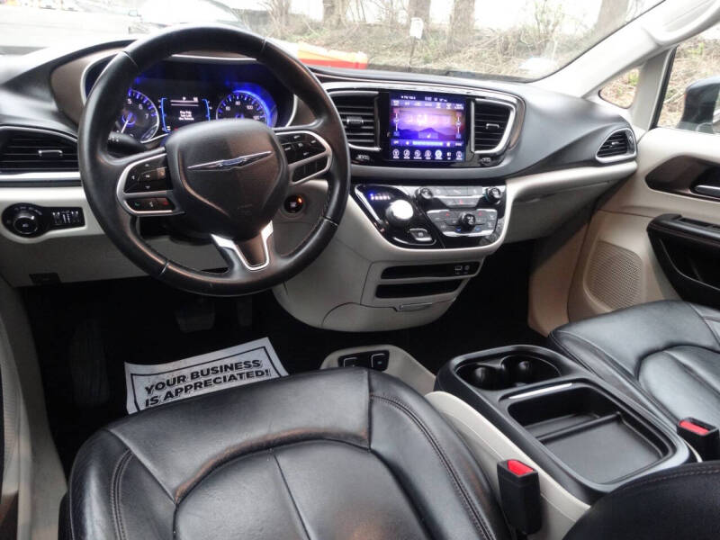 2017 Chrysler Pacifica Touring-L