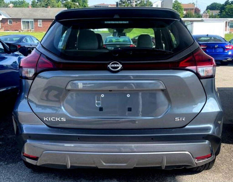 2023 Nissan Kicks SR
