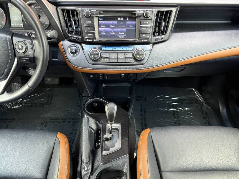 2017 Toyota RAV4 SE