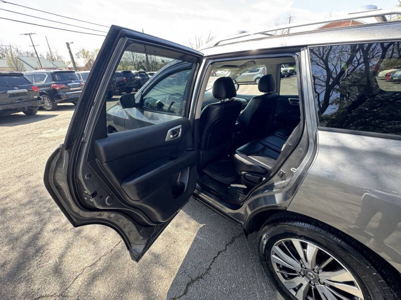 2019 Nissan Pathfinder SL