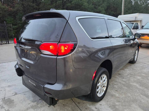 2021 Chrysler Voyager LX
