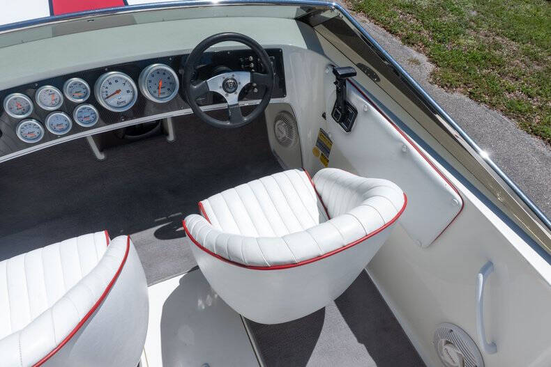 1994 Donzi Marine Classic 22