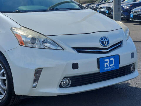 2014 Toyota Prius v Three