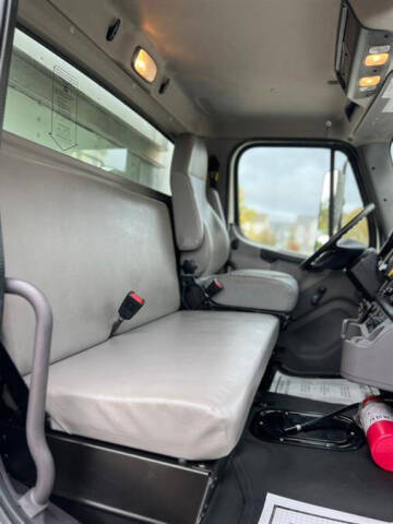 2020 Freightliner M2 106