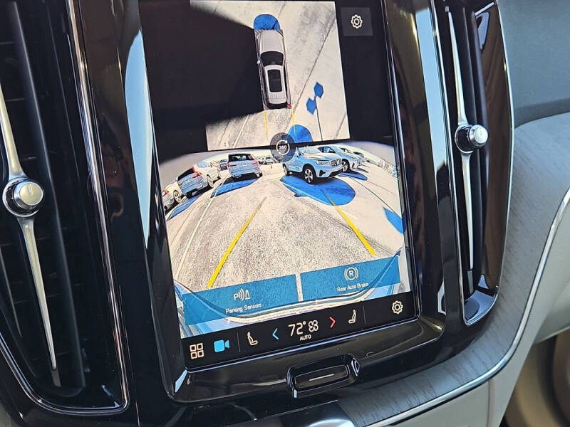 2025 Volvo XC60 B5 Plus Dark Theme