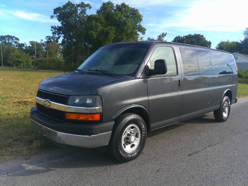 2017 Chevrolet Express Passenger LS's photo