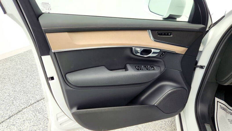 2025 Volvo XC90 B6 Plus Bright Theme 7P