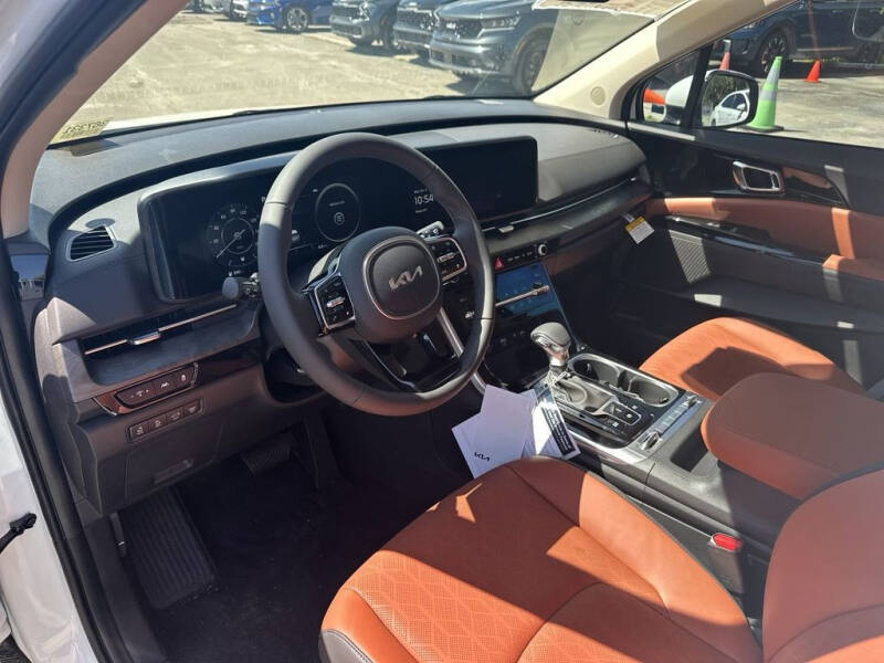 2024 Kia Carnival SX