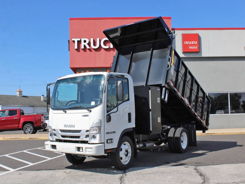 2023 Isuzu NPR-HD