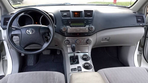 2011 Toyota Highlander SE