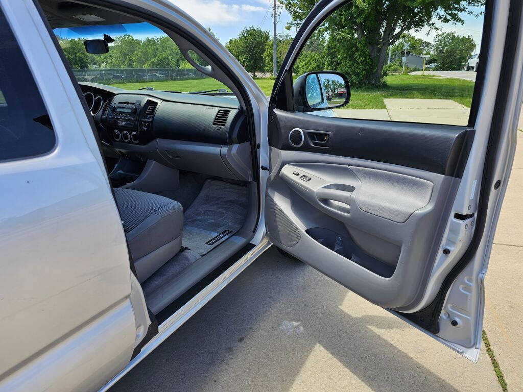 2006 Toyota Tacoma for sale at Bigfoot Auto in Hiawatha, IA