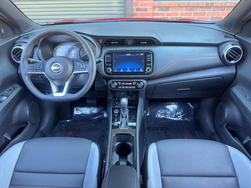 2023 Nissan Kicks SR