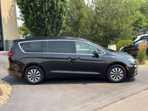 2024 Chrysler Pacifica Plug-In Hybrid Select