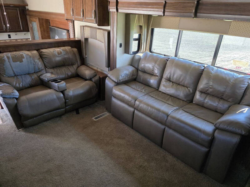 2017 Forest River Cardinal Luxury