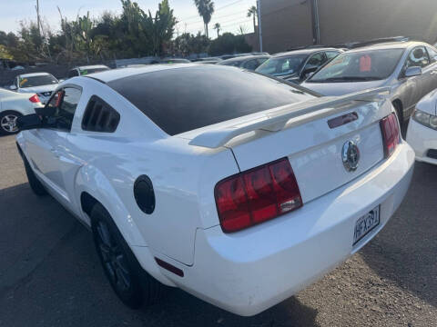 2006 Ford Mustang V6 Deluxe