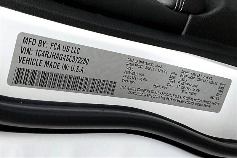 2025 Jeep Grand Cherokee Laredo