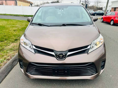 2019 Toyota Sienna LE Mobility 7-Passenger