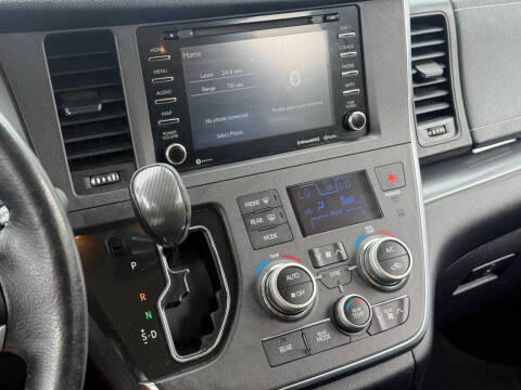 2019 Toyota Sienna SE Premium 8-Passenger