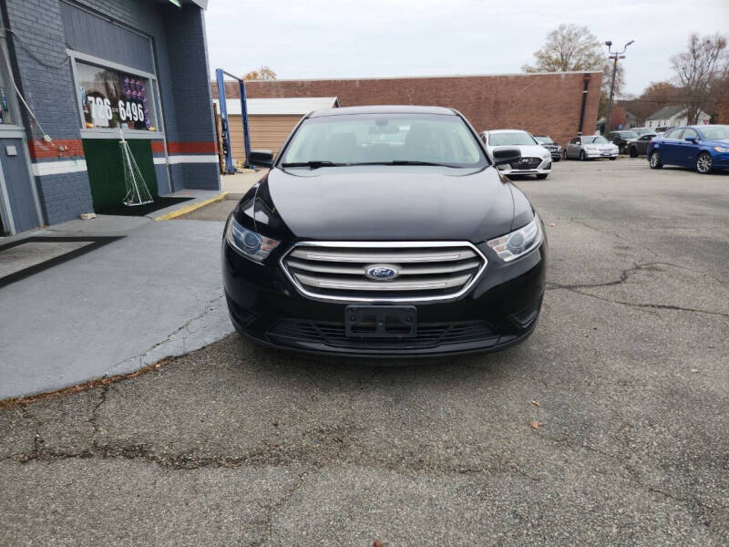 2018 Ford Taurus SE