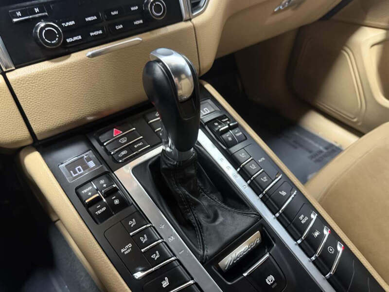 2017 Porsche Macan