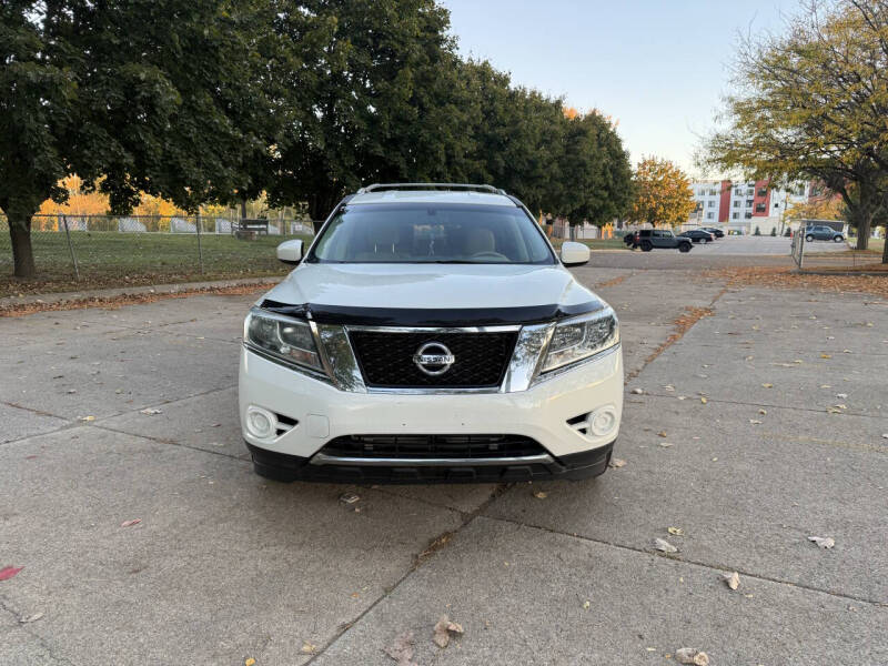 2013 Nissan Pathfinder SV's photo