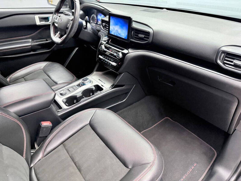 2022 Ford Explorer ST-Line