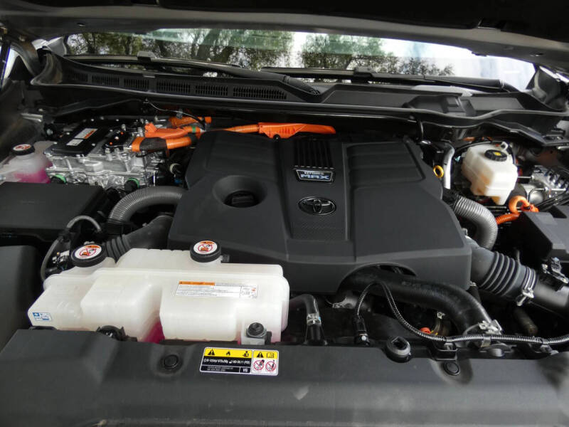 2024 Toyota Tundra Platinum HV