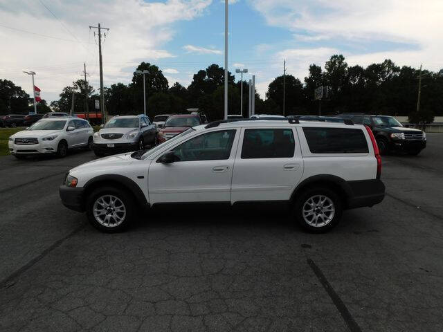 White 2004 Volvo XC70 Base AWD 4dr Turbo Wagon 2
