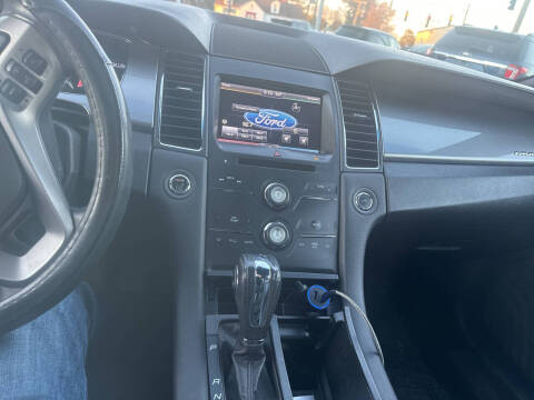 2015 Ford Taurus SEL