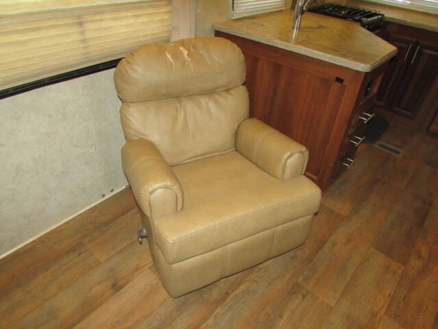 2016 Forest River F282RKX