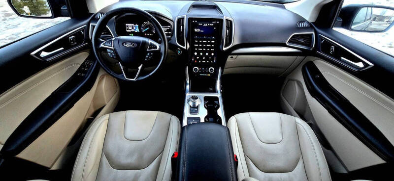 2022 Ford Edge Titanium
