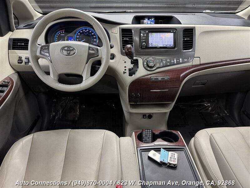 2013 Toyota Sienna XLE 8-Passenger