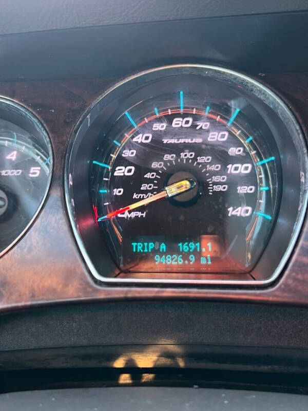 2011 Ford Taurus Limited