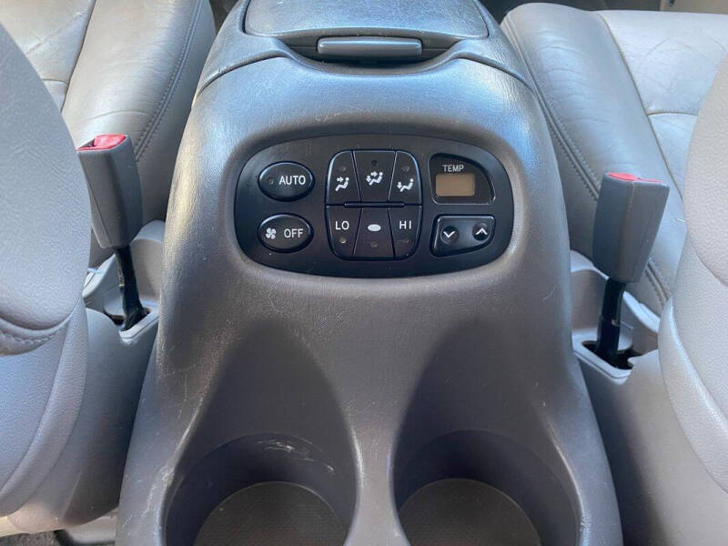 2002 Toyota Sequoia SR5