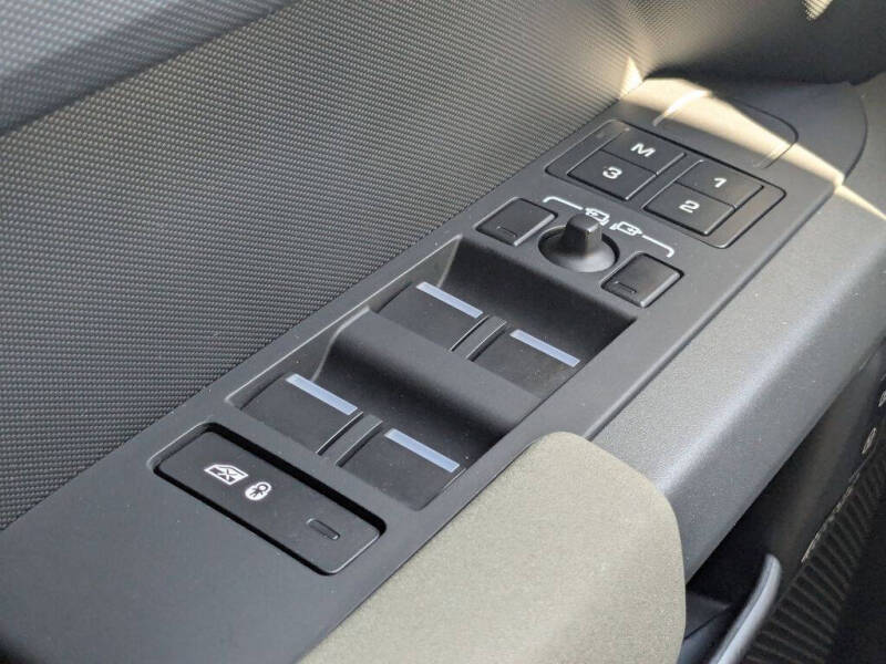 2023 Land Rover Defender 110 X-Dynamic SE