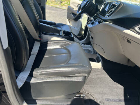 2017 Chrysler Pacifica Touring-L