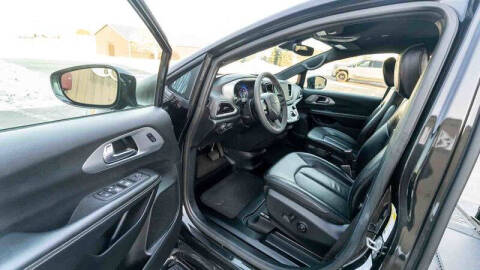 2022 Chrysler Pacifica Touring L