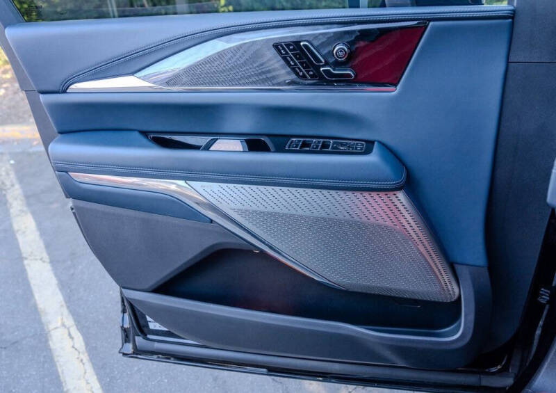 2025 Cadillac Escalade IQ Luxury 2